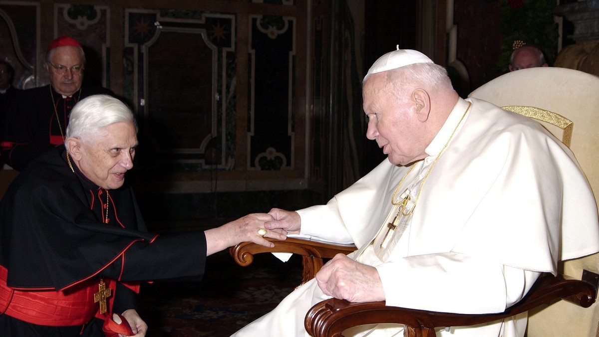 Miłosierdzie Boże okaże się na koniec silniejsze od naszej słabości. W tym miejscu należy odnajdywać wewnętrzną jedność orędzia Jana Pawła II i zasadnicze intencje papieża Franciszka. Ponadto wbrew spotykanej niekiedy opinii Jan Paweł II nie jest moralnym rygorystą; całe życie wskazywał znaczenie miłosierdzia – pisze papież emeryt Benedykt XVI w swoim liście do kard. Stanisława Dziwisza z okazji stulecia św. Jana Pawła II. 