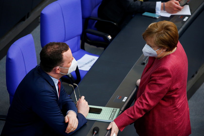 Merkel zaszczepiła się przeciw COVID-19. 