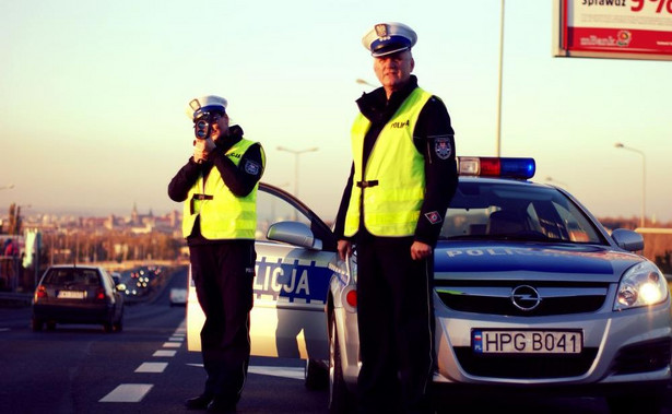 Nowy raport NIK miażdży: Radiowozy na złom, a policjanci bez uprawnień i nie umieją jeździć