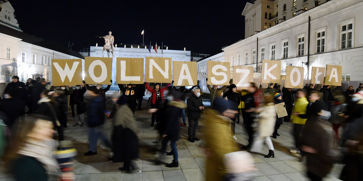 Lex Czarnek. Protest przed Pałacem Prezydenckim. 