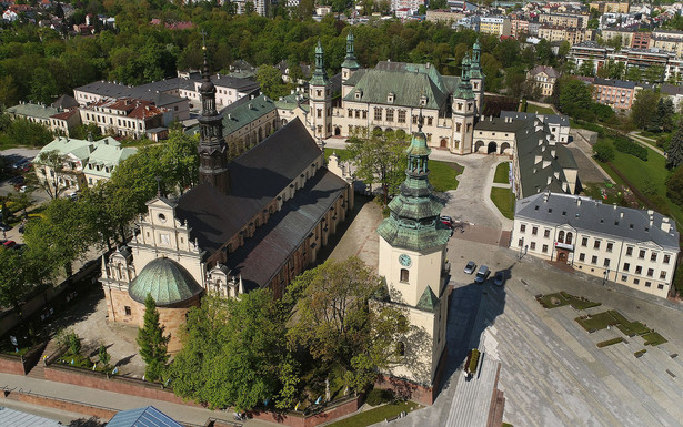 Awantura o drogę bez nazwy w centrum Kielc. Jak Kargul z Pawlakiem