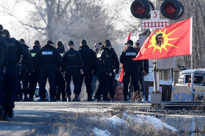 Policija obezbeđuje demonstrante
