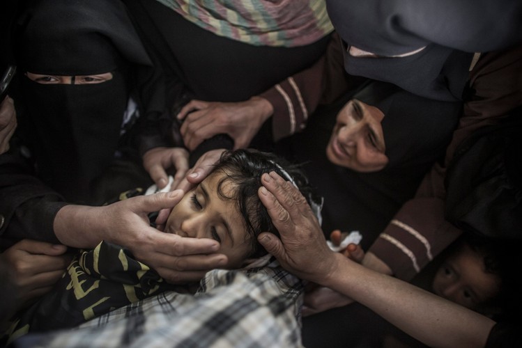 Pogrzeb dwóch palestyńskich bojowników i ich 4-letniej siostrzenicy, którzy zginęli podczas izraelskiego nalotu na wschód od miasta Khanyounis