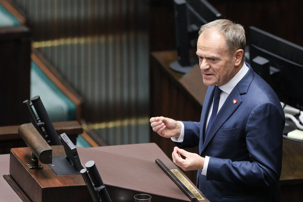 Urlop dla przedsiębiorców. Tusk: Też mają prawo do wypoczynku