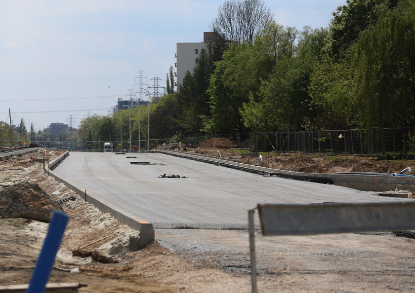 Drogowcy położyli już nowy asfalt na remontowanym odcinku ul. Wołoskiej