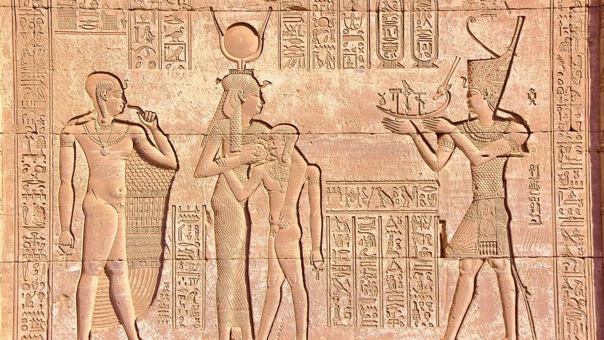 Kilkadziesiąt nieznanych zapisków hieroglificznych odkryli polscy naukowcy na skałach w sąsiedztwie świątyni bogini Hathor w Gebelein w Środkowym Egipcie. Zapisane tam prośby o wstawiennictwo u bóstw wykonali pątnicy lub kapłani - uważają badacze.
