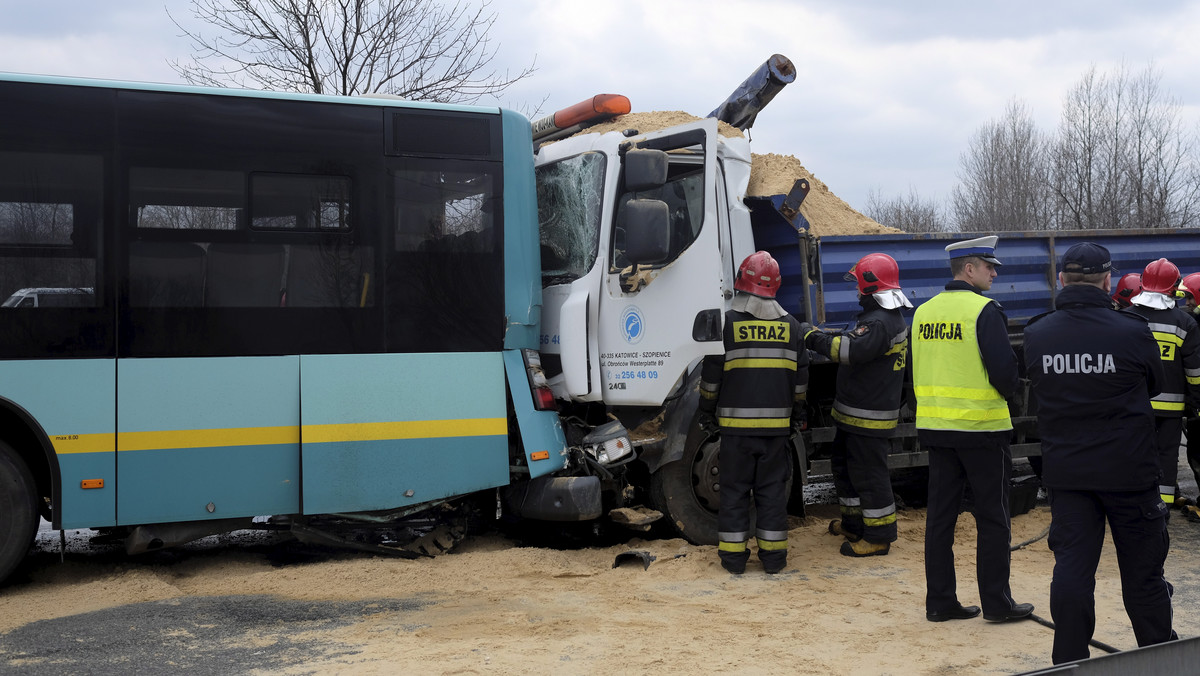Wypadek autobusu miejskiego w Katowicach
