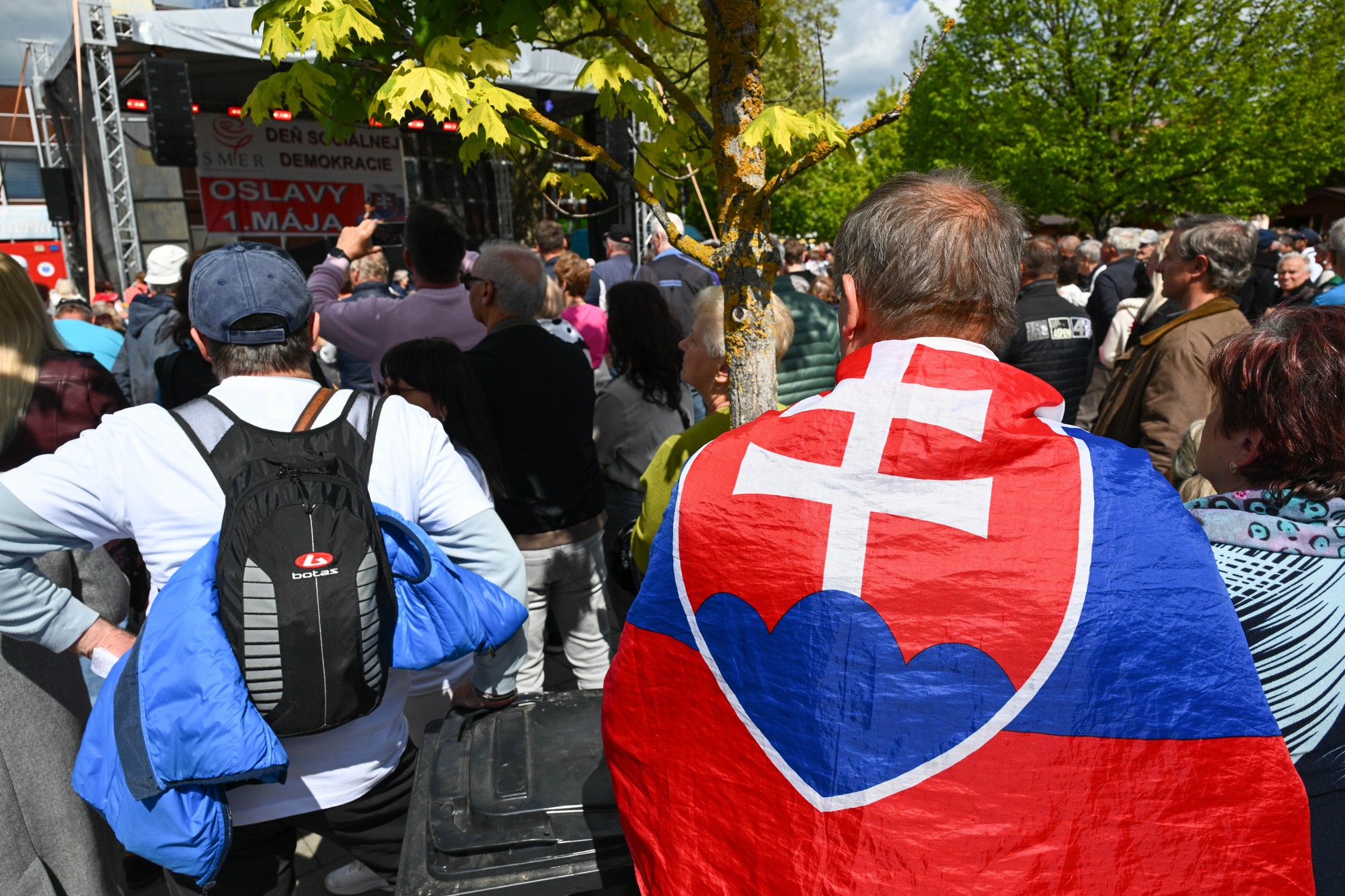 Účastníci celoslovenských osláv 1. mája v Bánovciach nad Bebravou. 