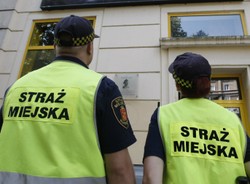 Ubywa straży miejskiej. Zemsta za fotoradary