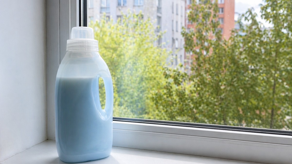 Sipajte omekšivač za veš na prozor ranom zorom, efekat će vas zadiviti