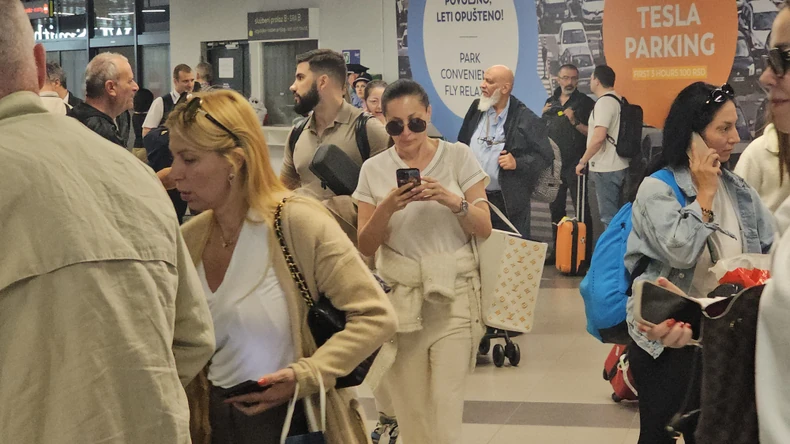 Ceca na aerodromu sa Lidijom i Bogdanom