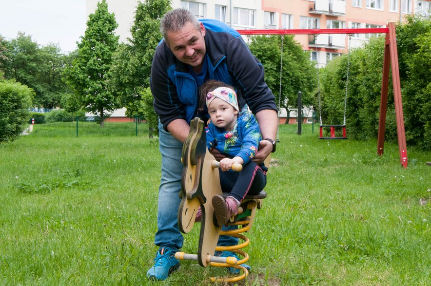 "Marzyliśmy o zdrowym dziecku, teraz walczymy o naszą córkę"