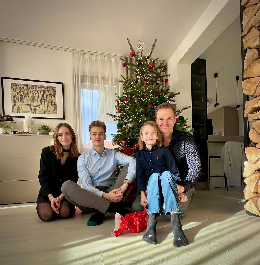 Martin Nikodým so svojimi deťmi.