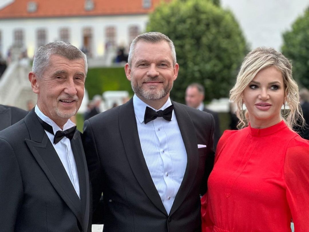 Český expremiér Andrej Babiš s Monikou si užili slávnostnú recepciu na Bratislavskom hrade.