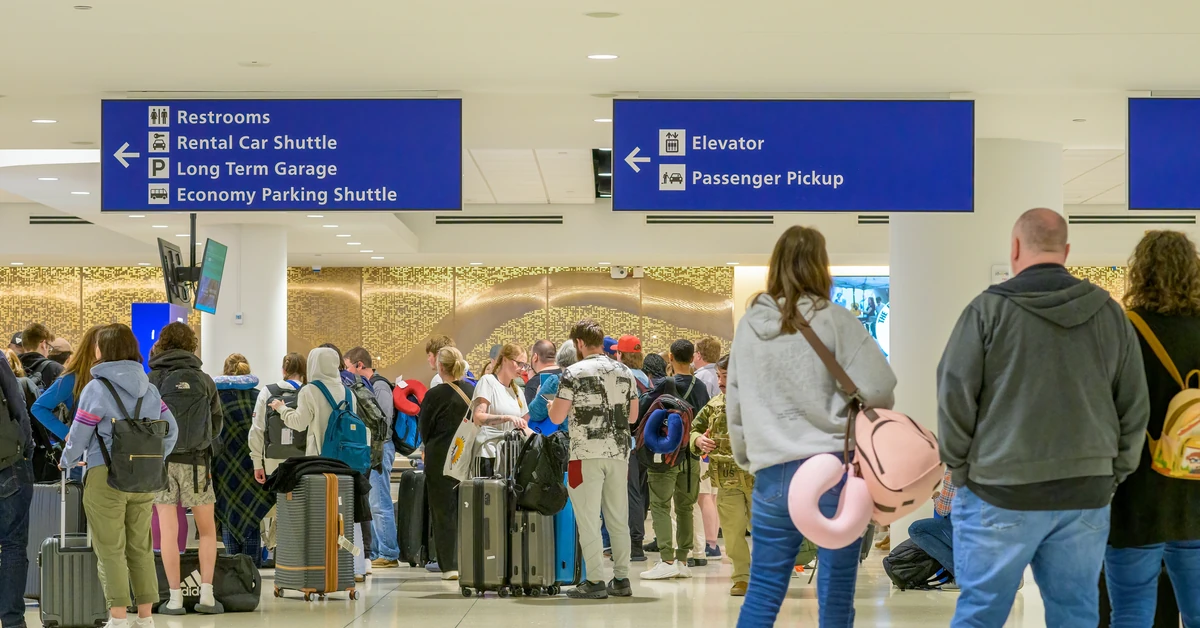 Chaos na lotniskach w USA. Trump chce wprowadzić agentów ICE