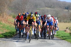 Ognisko grypy w peletonie kolarskiego wyścigu Paryż-Nicea