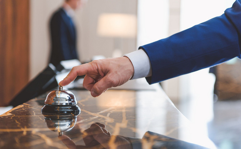 Aby zapłacić bonem za usługę turystyczną, trzeba podać osobie przyjmującej płatność za usługę hotelarską lub imprezę turystyczną specjalny numer przypisany do bonu, a następnie jednorazowy kod autoryzacyjny
