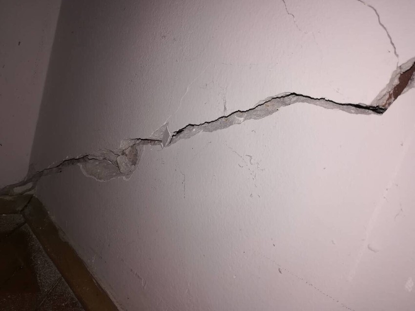 Pukotine na zidovima šire se iz dana u dan