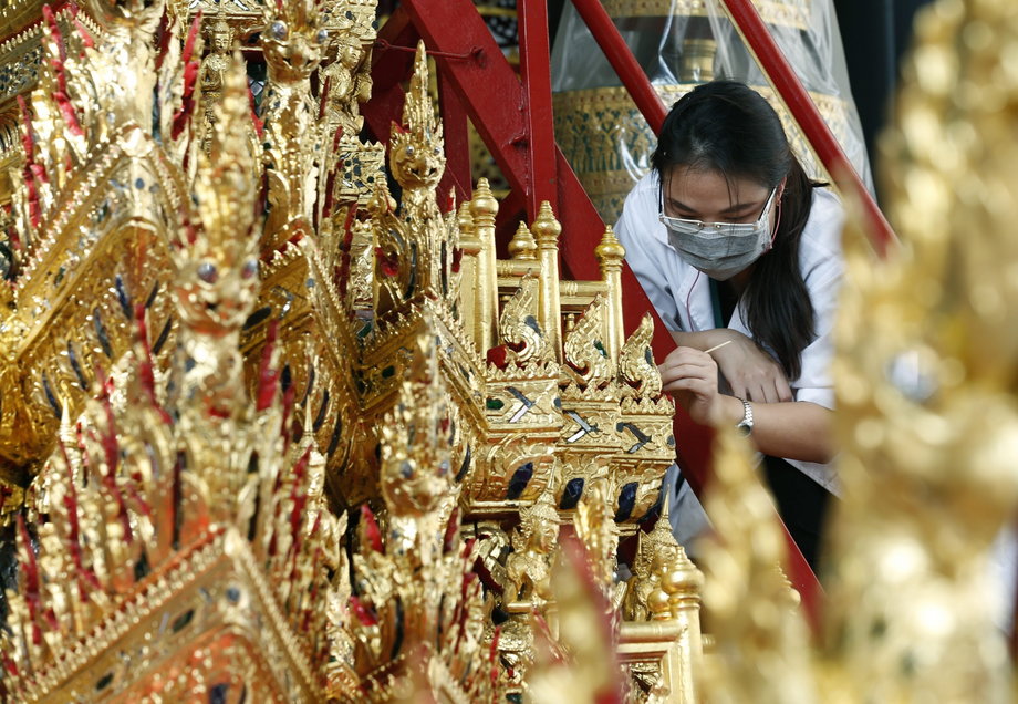 W narodowym muzeum Tajlandii trwa konserwacja królewskiego rydwanu. 
