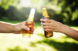 Nowe zakazy spożywania alkoholu? Mniej reklam piwa? Jest nowy projekt Ministerstwa Zdrowia