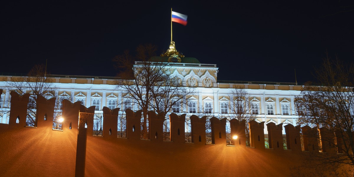 Bliscy współpracownicy prezydenta Putina i związane z państwem banki zostały objęte brytyjskimi sankcjami.