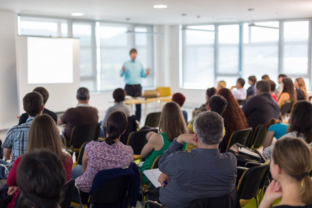 Czy uczelnia można odliczyć VAT od wydatków na realizację konferencji oraz publikacji pokonferencyjnych?