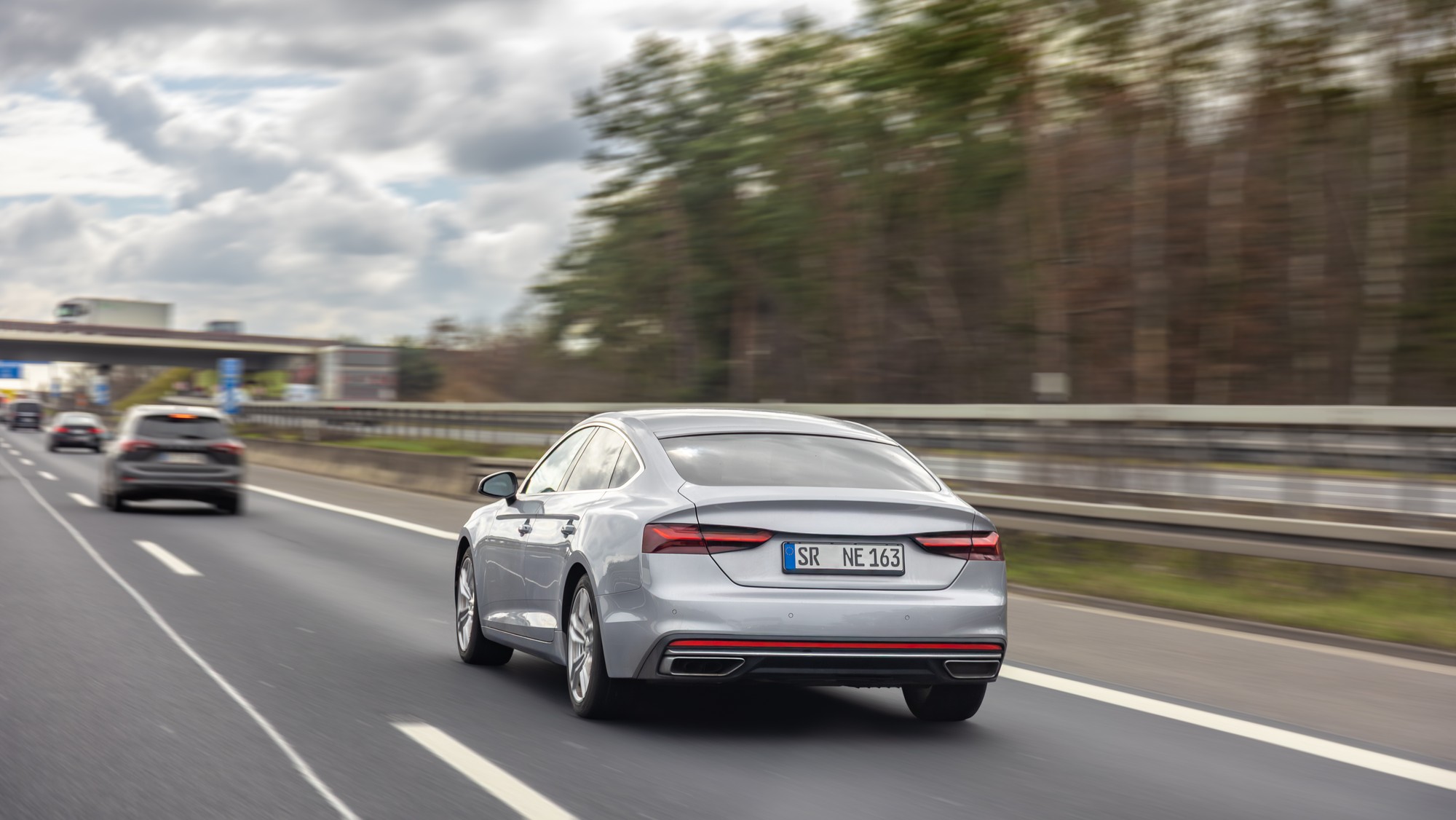 Nová technológia by pri prekročení rýchlostného limitu automaticky znížila výkon motora a spomalila vozidlo.