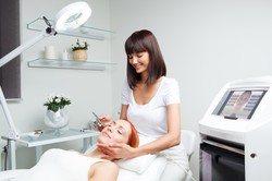 Lepszego czasu nie będzie. Zabiegi pielęgnacyjne, które warto wykonać jesienią