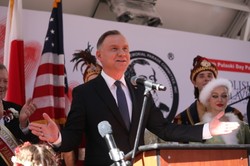 Andrzej Duda wygwizdany na Paradzie Pułaskiego w Nowym Jorku. "Nie przyszliśmy przeszkadzać, jesteśmy Polakami"