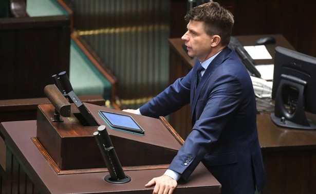 Na konferencji prasowej w Sejmie Petru stwierdził, że wszystkie pomysły prezydenta, również ten w sprawie referendum dotyczącym uchodźców, to "hucpa".