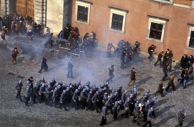 Stan wojenny na archiwalnych zdjęciach