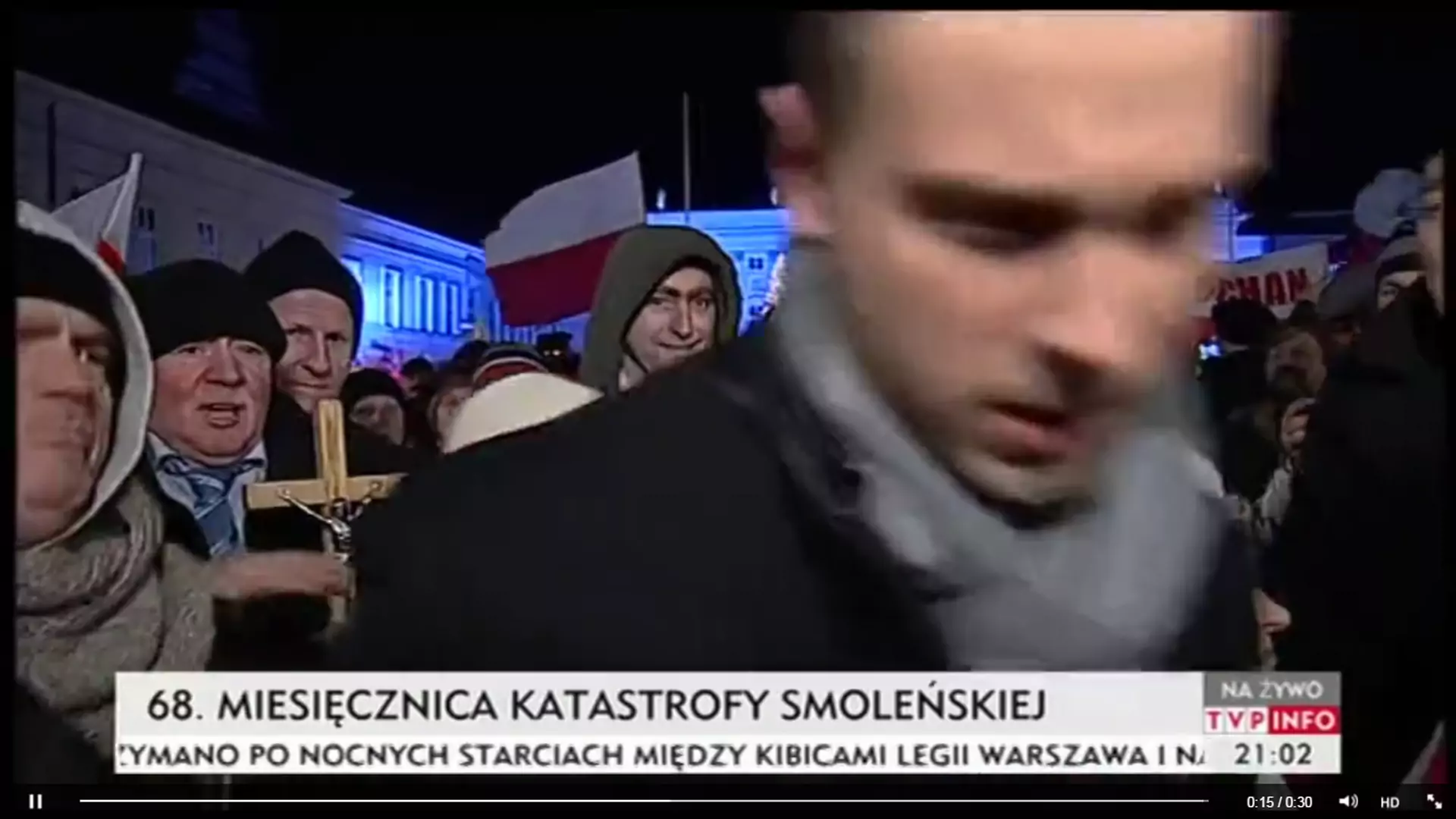 Atak "moherów" na reportera TVP Info po przemówieniu Jarosława Kaczyńskiego
