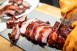 Imamo najbolji recept za PRASETINU IZ RERNE, stiže pravo iz Čačka: Meso se topi u ustima, hrskava korica puca pod zubima, a sve zahvaljujući OVOJ CAKI