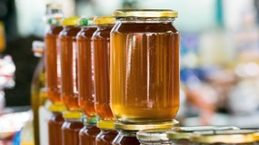Ten miód zniknie z polskich sklepów. Minister rolnictwa ogłosił zakaz sprzedaży od 2026 roku