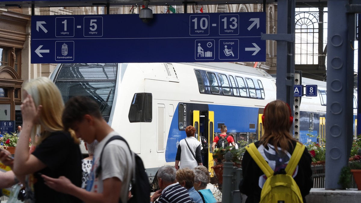 Itt a MÁV közlése: 100 millió forintos kárt okoznak évente a rongálók