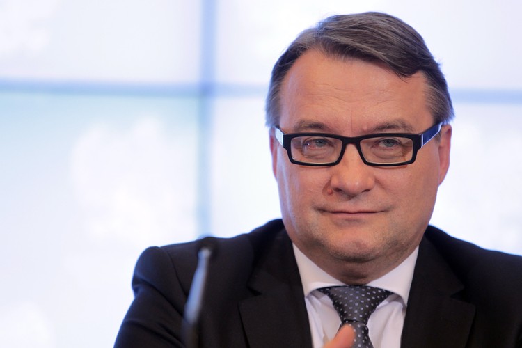 8. Marek Biernacki - absolwent Wydziału Prawa i Administracji Uniwersytetu Gdańskiego. W latach 1999-2001 sprawował funkcję Ministra Spraw Wewnętrznych i Administracji. W czasie urzędowania powołał Centralne Biuro Śledcze. Od maja 2013 r. minister sprawiedliwości.
<br><br>
Wyróżniony za program ochrony świadków – minister chce, by tak prokuratura, jak i policja musiały zapewnić bezpieczeństwo wszystkim osobom zeznającym w sprawach
karnych.
<br><br>
<a title=