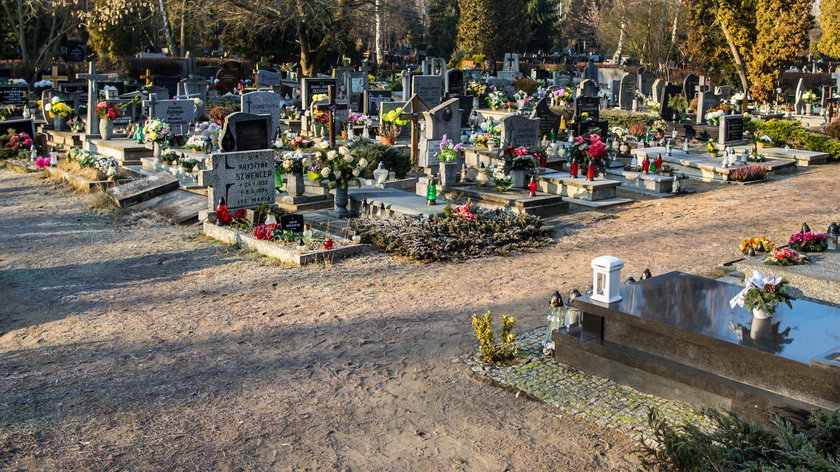 Zamknięcie cmentarzy to straty finansowe