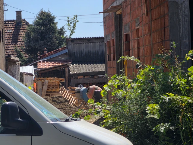 Paparaco: Brat meša malter, a Stanija Dobrojević najmanje parče materijala koje se može nazvati bikinijem!