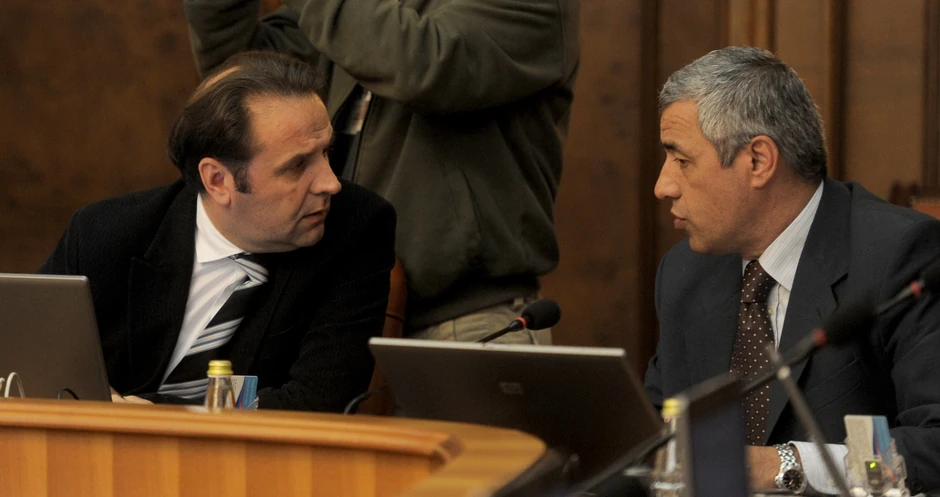 Tokom 2011. godine, u vreme najvećih nemira na barikadama kod Jarinja i Brnjaka, bio je sagovornik i partner Cvetkovićeve Vlade