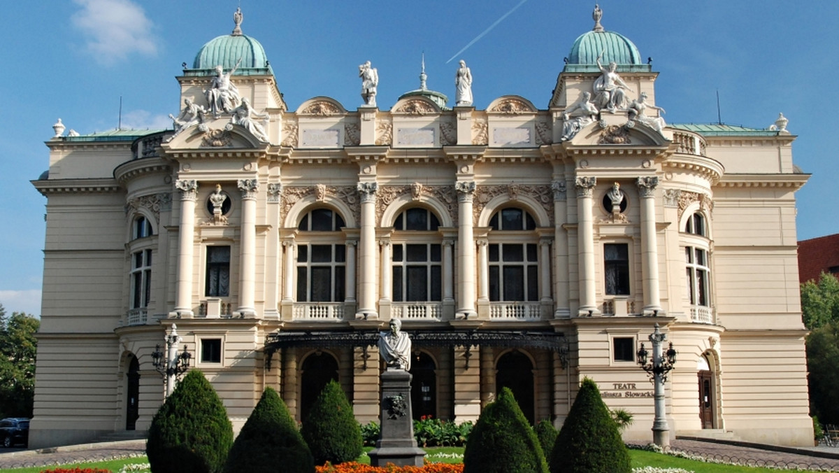 <strong>- "Imię róży" to powieść, która nigdy nie była pokazywana w teatrze. Wydawało się to zadaniem godnym podjęcia - powiedział reżyser spektaklu o tym samym tytule, Radosław Rychcik. Sceniczną interpretację dzieła Umberto Eco oglądać będzie można w krakowskim teatrze Słowackiego.</strong>