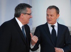 Merkel kontra Tusk i Komorowski w sądzie. Chodzi o raport WSI