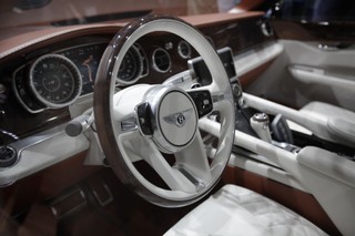 Super auta od środka. Zobacz, czy warto płacić fortunę za luksus