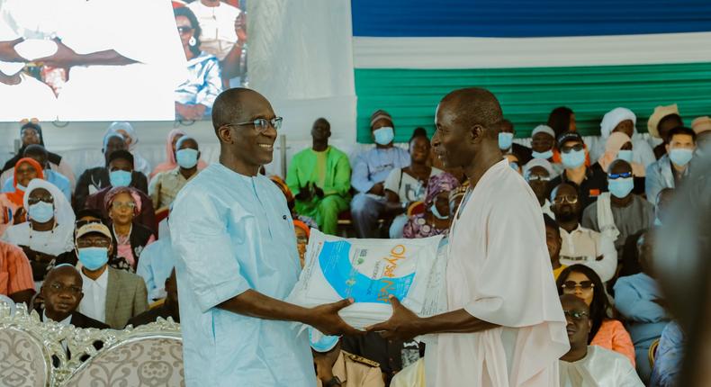 Le ministre de la Santé et de l’Action sociale, Abdoulaye Diouf Sarr a officiellement lancé, ce dimanche, la campagne de distribution de moustiquaires imprégnées.
