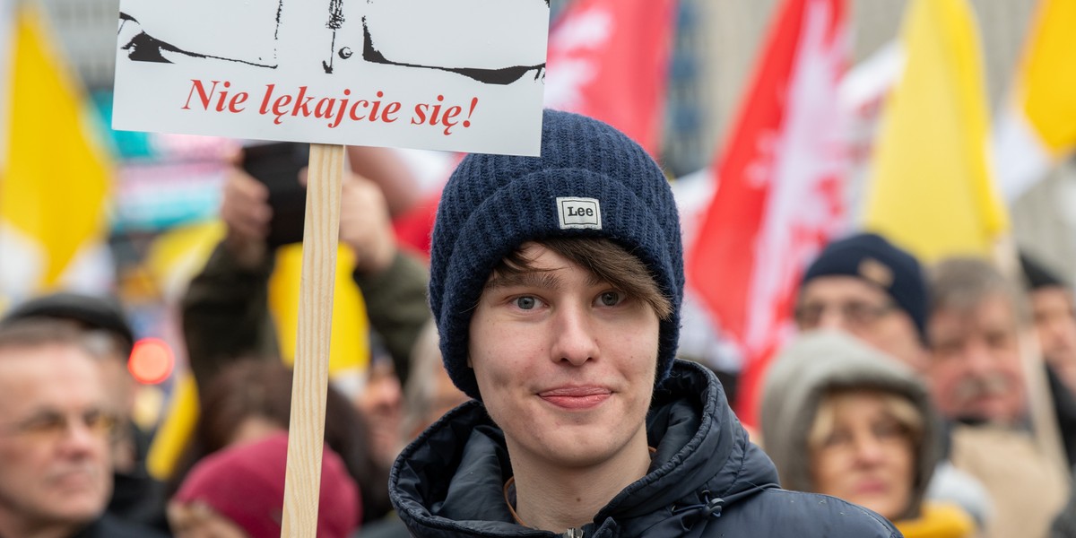 Działacz robi nie tylko karierę w młodzieżówce PiS, ale i w dużym polskim banku.