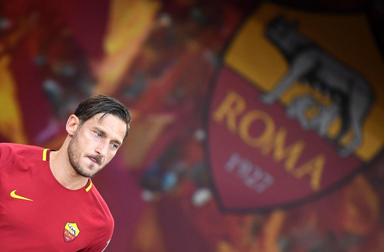 Morze łez na stadionie w Rzymie podczas pożegnania Tottiego