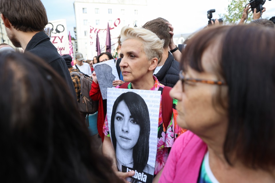 Posłanka Lewicy Joanna Scheuring-Wielgus podczas protestu Strajku Kobiet pod hasłem "Ani Jednej Więcej. Przestańcie nas zabijać" w Warszawie