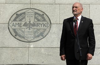 Macierewicz: Rząd nie cofnie się z drogi reform wymiaru sprawiedliwości