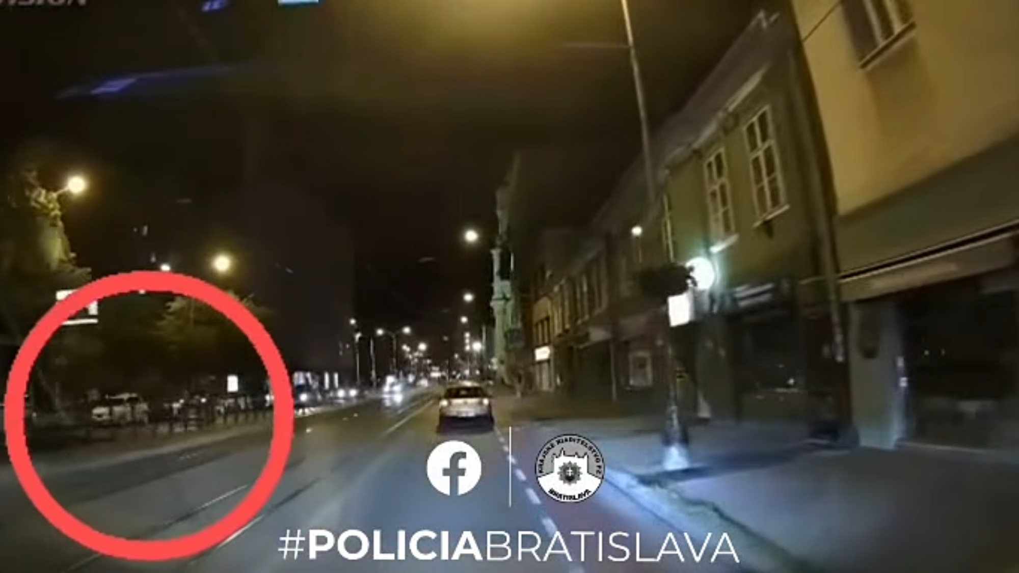 Bizár z nočnej Bratislavy.