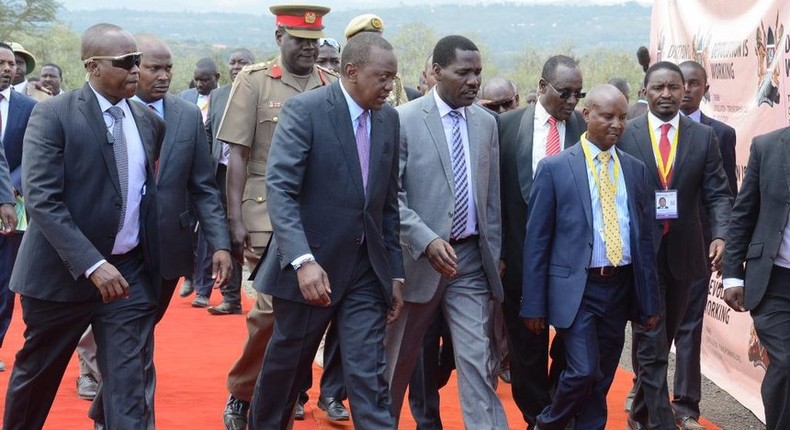 President Uhuru Kenyatta, accompanied by Governors Peter Munya, Kinuthia Mbugua and Devolution CS Mwangi Kiunjuri in Naivasha.