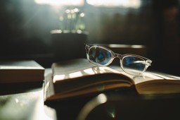 Komprymować, chełbia, omam. QUIZ z trudnych wyrazów. Każde pytanie to wyzwanie